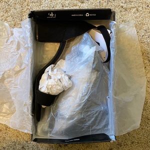 NWT Chinese laundry Jody block heel sandal